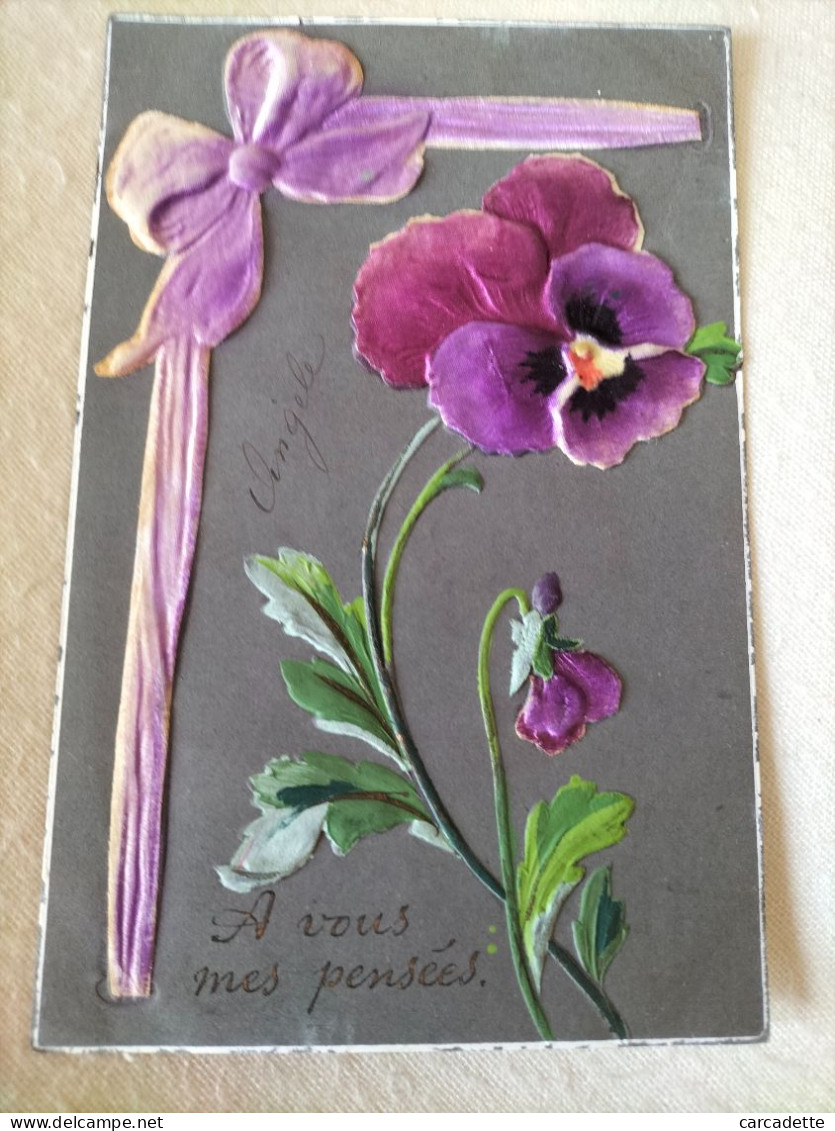 CARTE  POSTALE  Des Années 1900 Fleurs Et Nœud  Sont  En Tissus Collé - Sonstige & Ohne Zuordnung