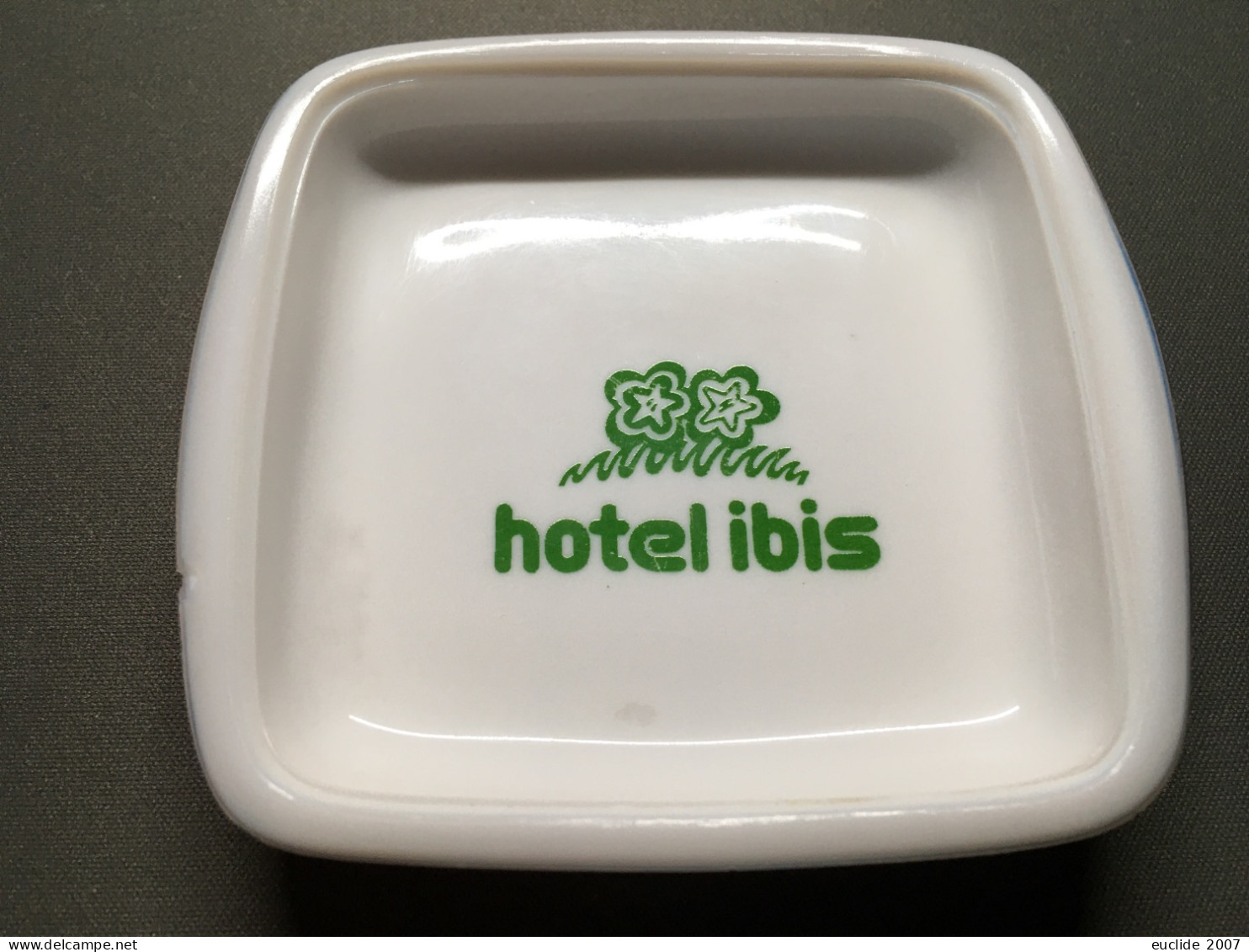 Cendrier Hôtel Ibis. - Porcelaine