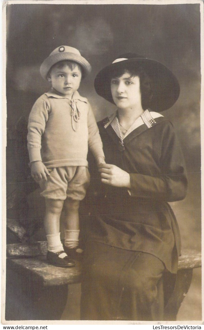 PHOTOGRAPHIE - Femme - Garçon - Mère Et Fils - Carte Postale Ancienne - Photographie