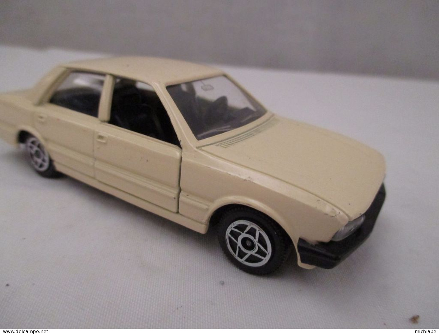 Miniature 1/43 Em - Voiture SOLIDO - PEUGEOT  505 - Solido