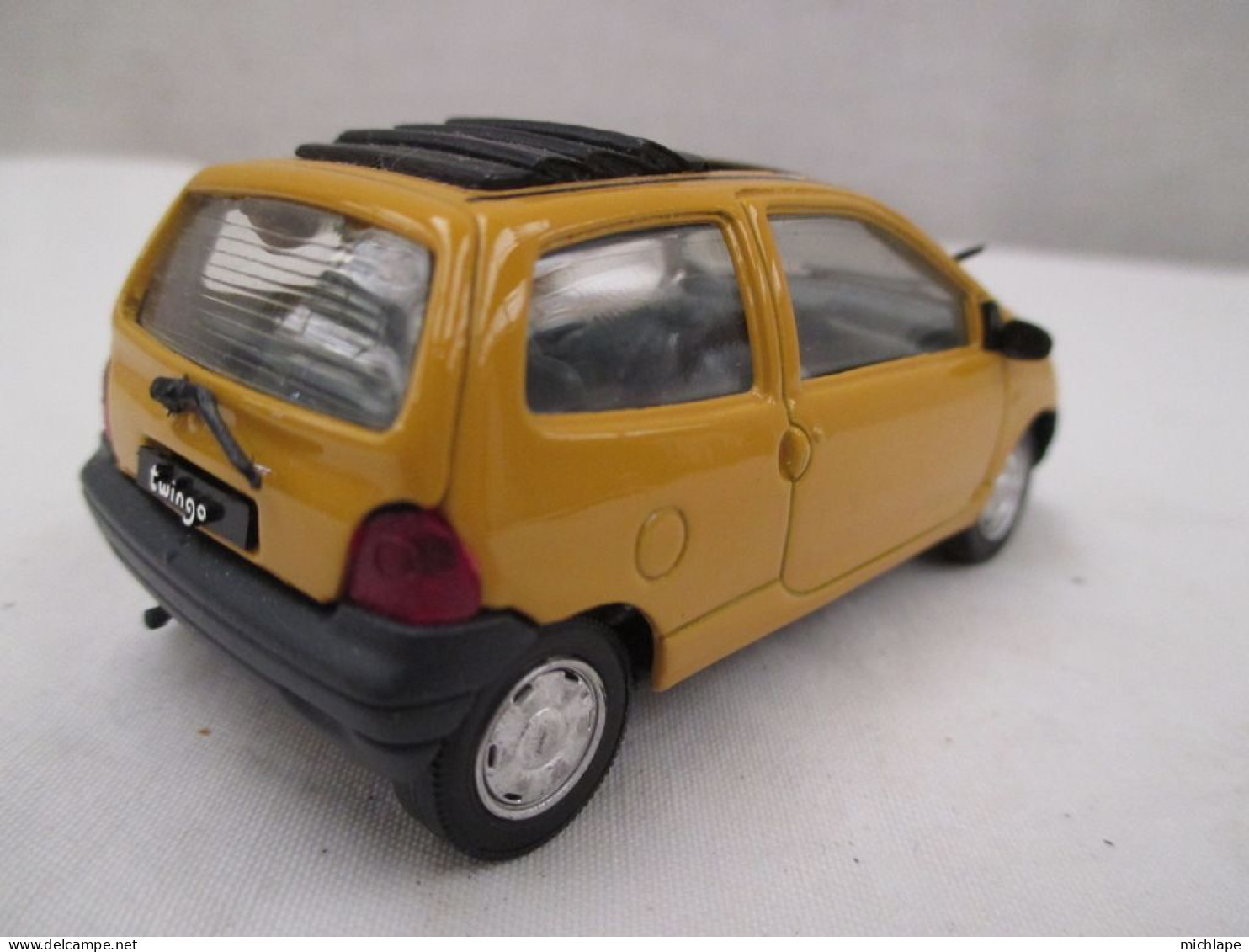 Miniature Voiture  -  1/43em - SOLIDO - RENAULT - TWINGO - Solido