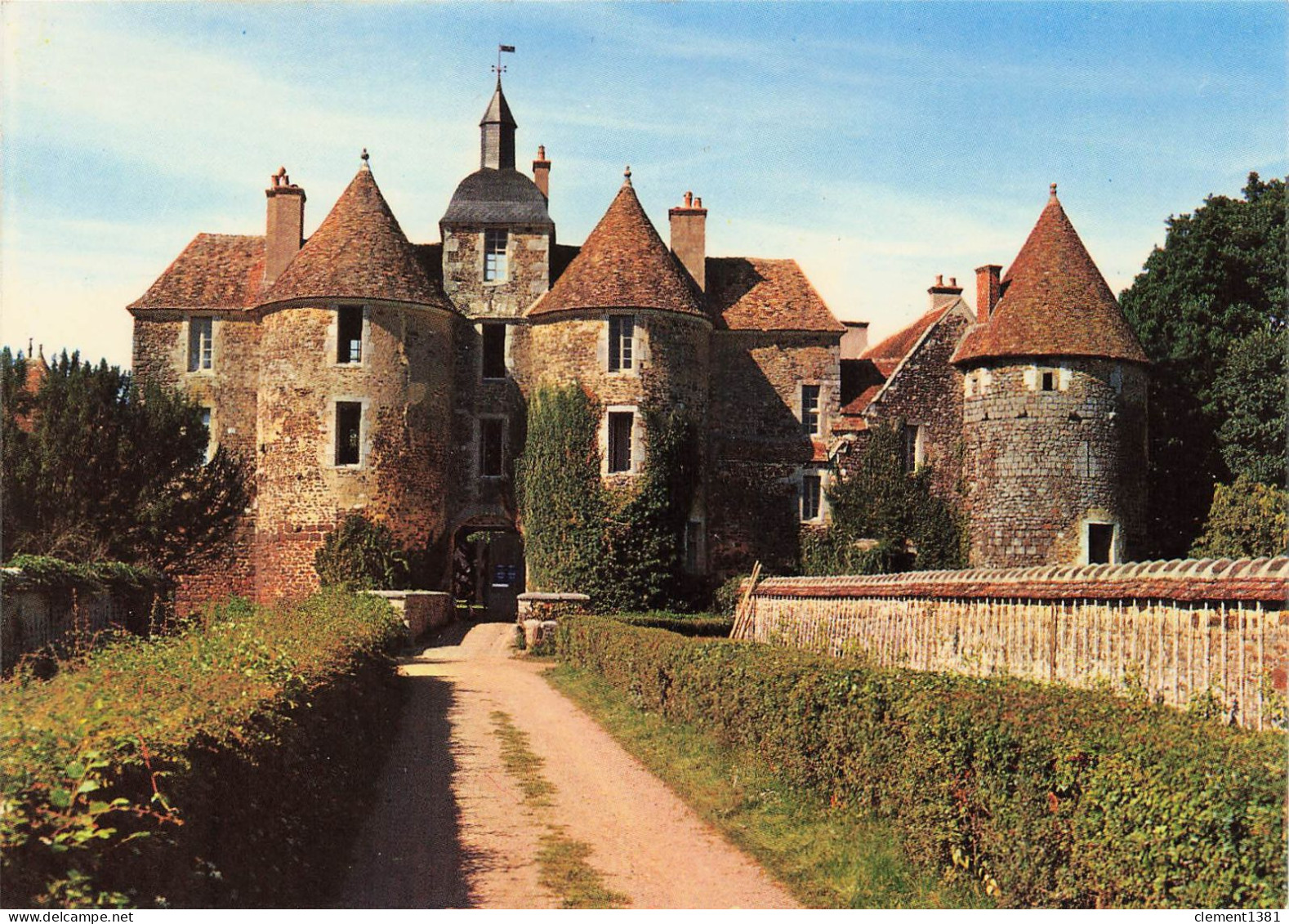 Treigny Ratilly Le Chateau Fort - Treigny