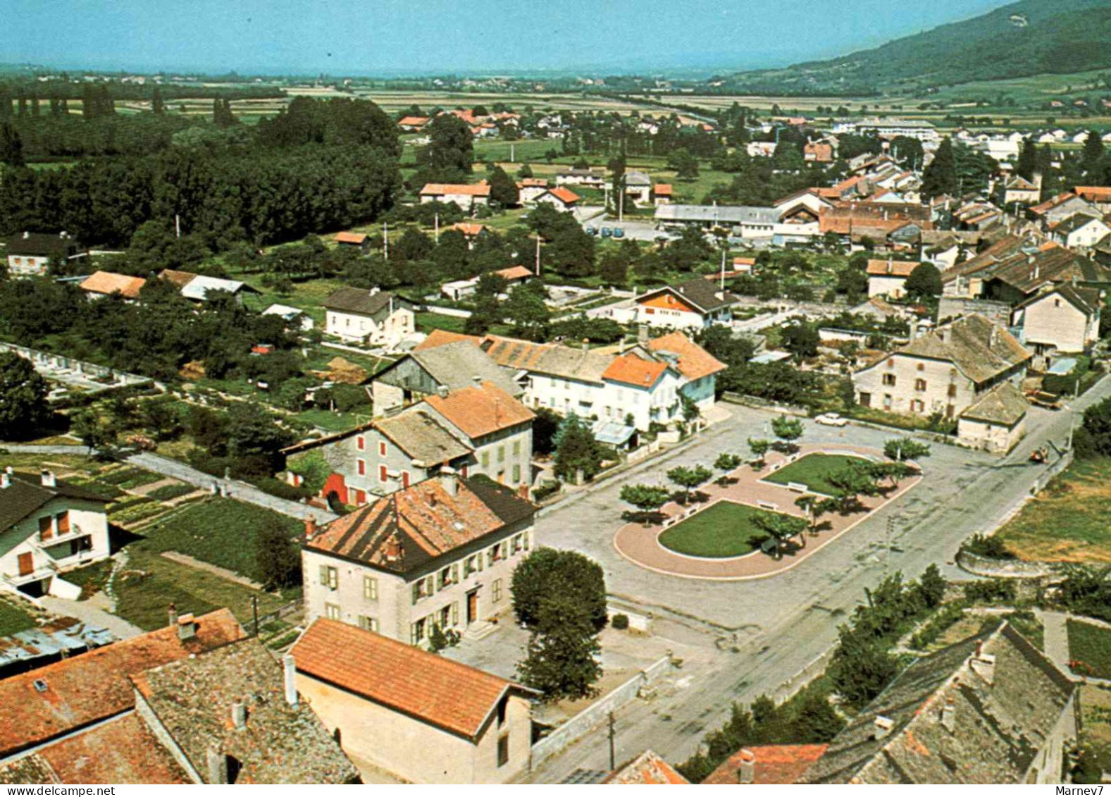 74 Hte Haute Savoie - CPM - DOUVAINE -Vue Aérienne Sur La Place Des Contamines - 1976 - Douvaine