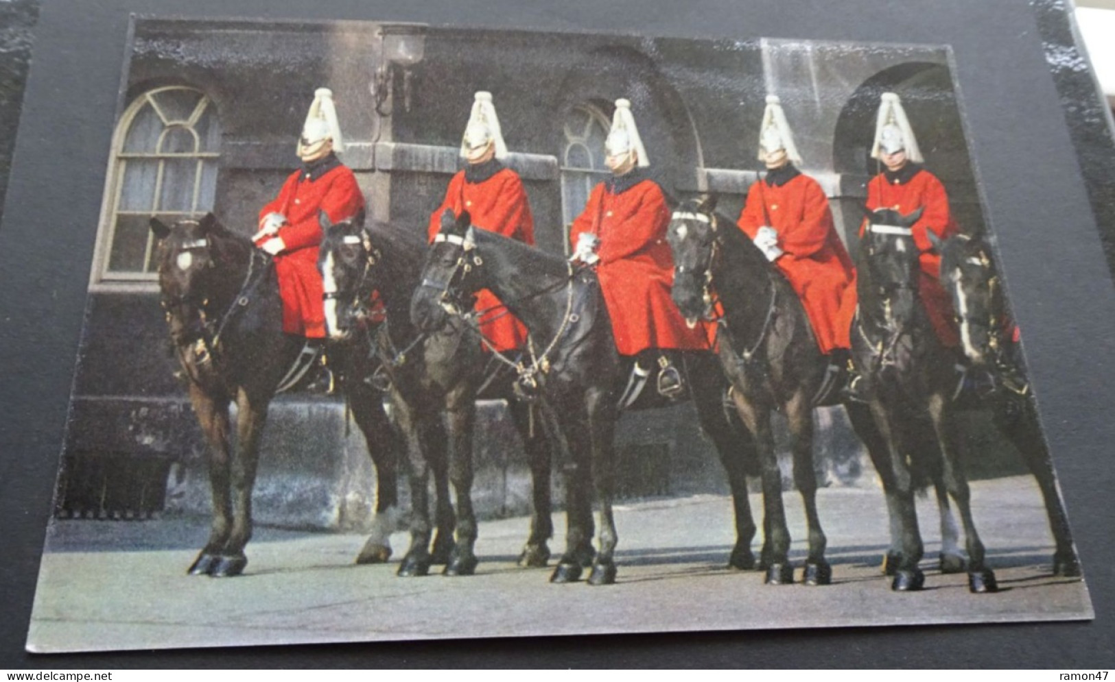 Whitehall, Life Guards, Hose Guards Parade - Mounted Life Guards In Their Scarlet Winter Cloaks Of The Horse Guards - Whitehall