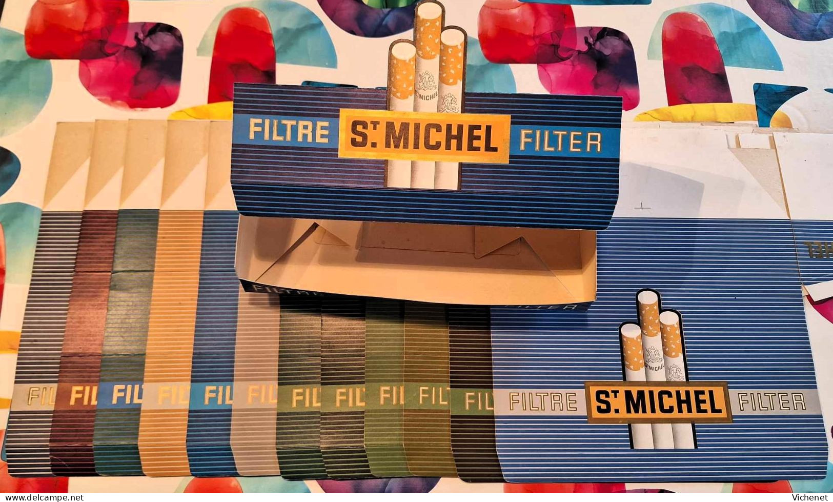 Cigarette Saint Michel - 13 Display De Comptoir En Carton De Couleurs Différentes - Unique - Objets Publicitaires