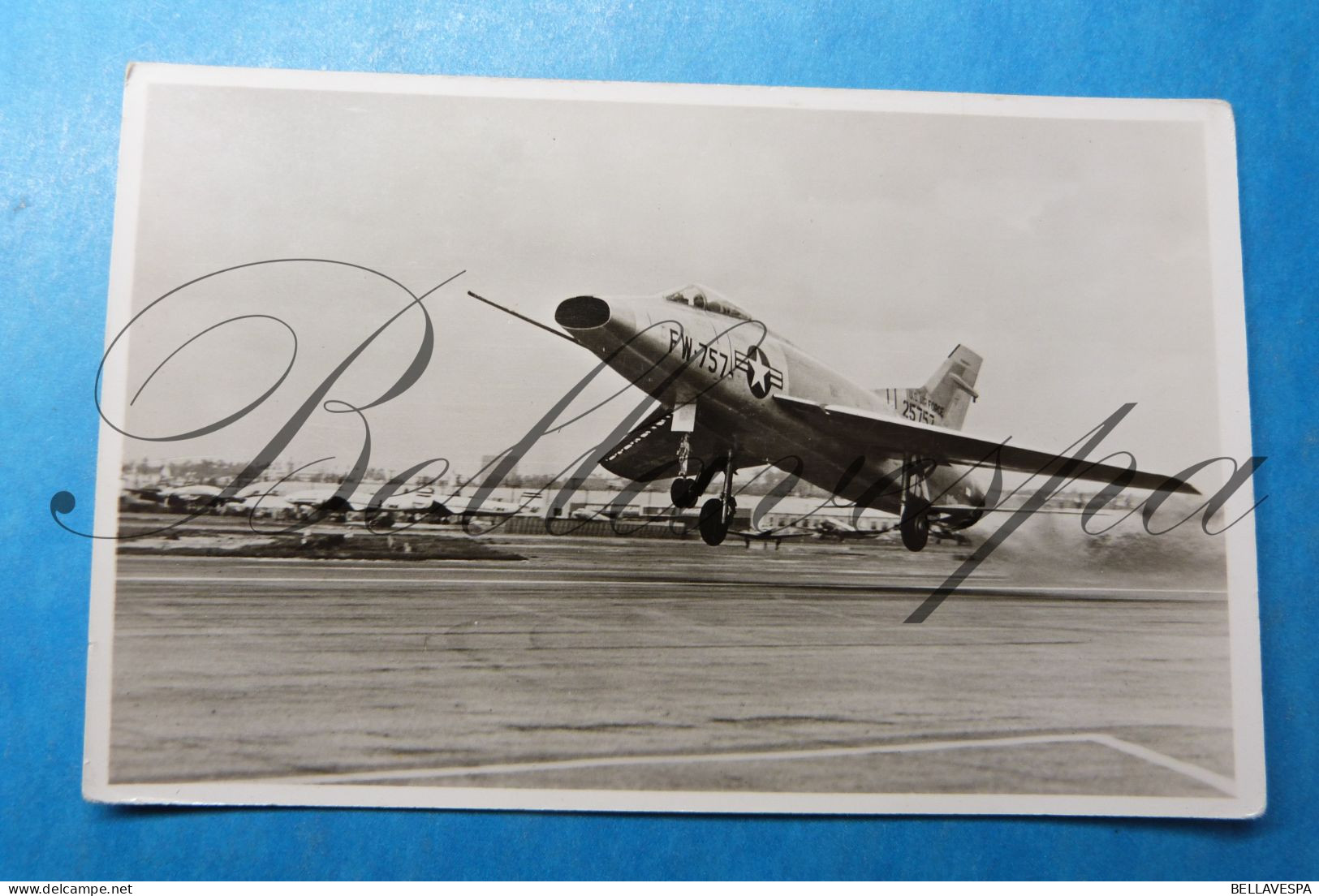 FW-757    U.S.Airforce 25757  F-100 Super Sabre - Matériel