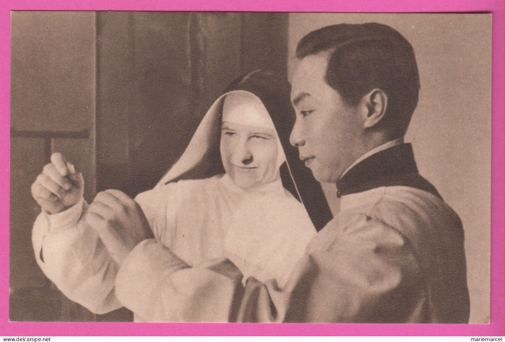 MISSIONS D'ASIE - Lot De 2 Cartes - FILLETTE JAPONAISE - MÉDECIN CHINOIS ET RELIGIEUSE EUROPÉENNE - Missions