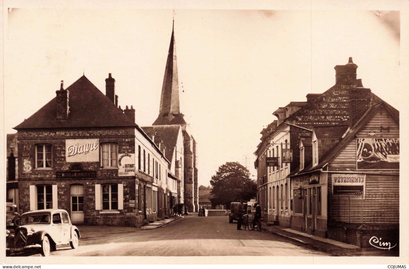 76 - OFFRANVILLE - S20882 - Rue De L'Eglise - Automobile - CPSM 14x9 Cm - Offranville