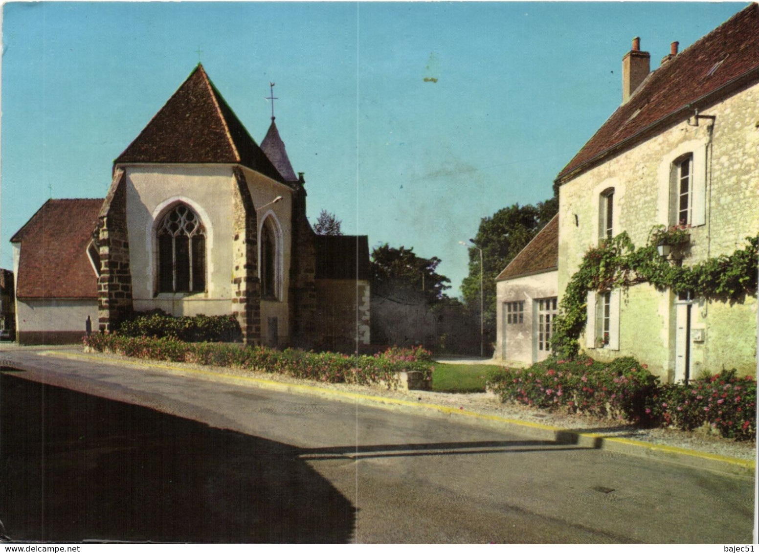 Cheny - L'église Saint Pierre Et Le Foyer Anciens - Cheny