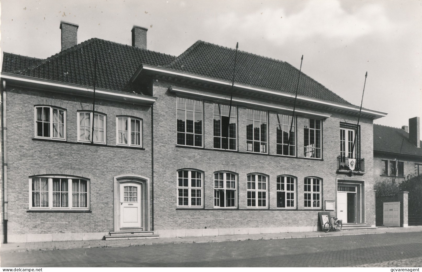 PITTEM  GEMEENTEHUIS     FOTOKAART   2 SCANS - Pittem