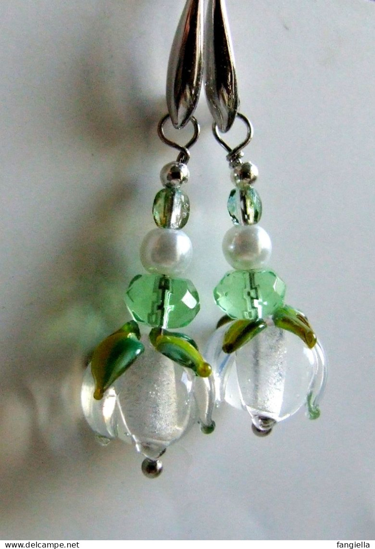 Boucles D'oreilles Fleurs Verre Murano, Blanc Translucide, Boutons De Roses, Verre Filé Au Chalumeau, Bijou De Créateur, - Ohrringe