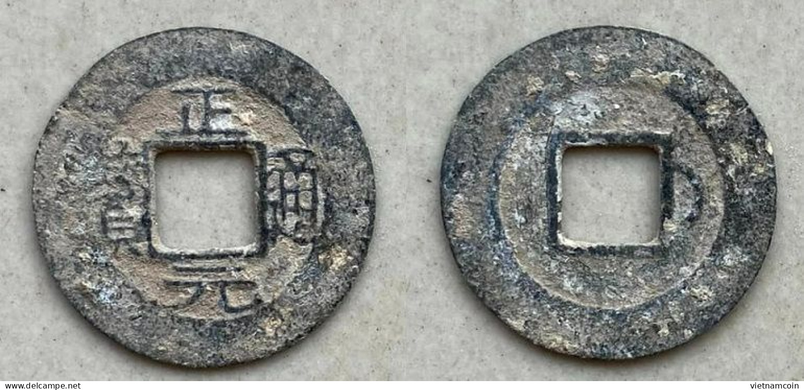 Ancient Annam Coin  Chinh Nguyen Thong Bao Triangle Head Thong (zinc Coin) THE NGUYEN LORDS (1558-1778) - Vietnam