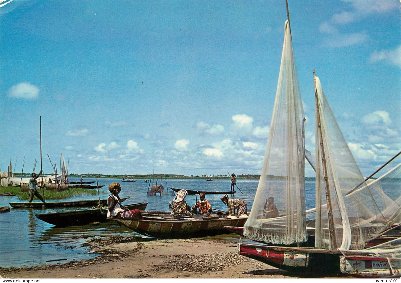 CPSM Benin-Cotonou-Marchandes Sur Les Bords Du Lac-Beau Timbre    L2334 - Benin