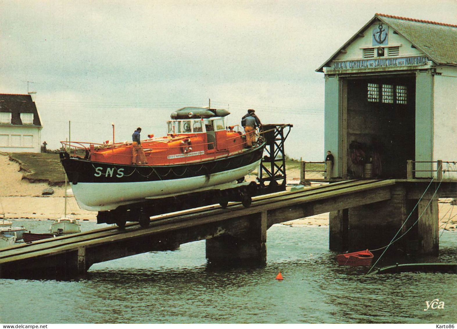 Trégunc * Lancement Du " CANOT TOUS TEMPS " * Bateau Canot De Sauvetage Sauveteurs Abri * TP + CACHETS Au Dos - Trégunc