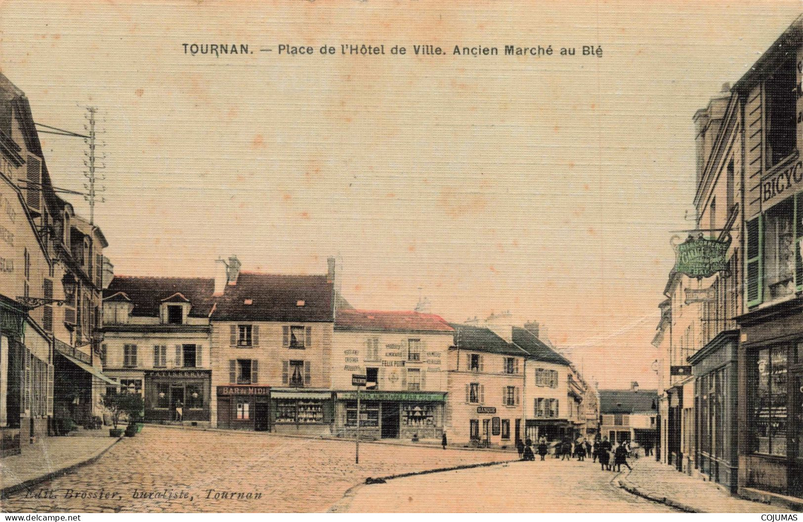 77 - TOURNAN - S20926 - Place De L'Hôtel De Ville - Ancien Marché Au Blé - Carte Toilée - En L'état Pli - Tournan En Brie