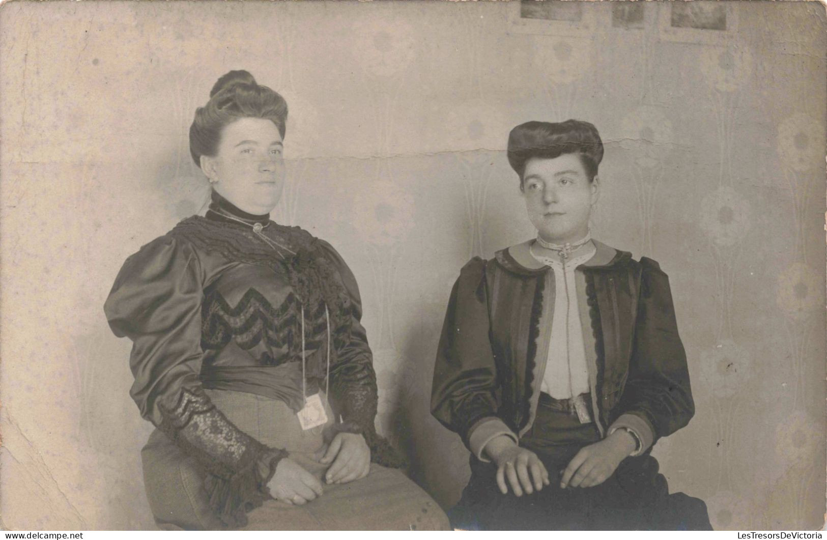 CARTE PHOTO - Photographie - Portrait De Deux Femmes - Carte Postale Ancienne - Fotografie