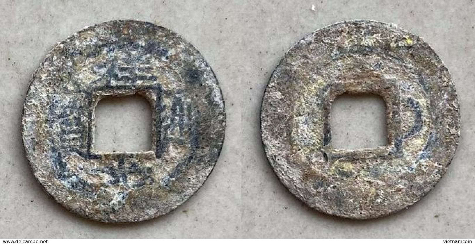 Ancient Annam Coin Tuong Quang Thong Bao Reverse Right Moon (zinc Coin) THE NGUYEN LORDS (1558-1778) - Vietnam