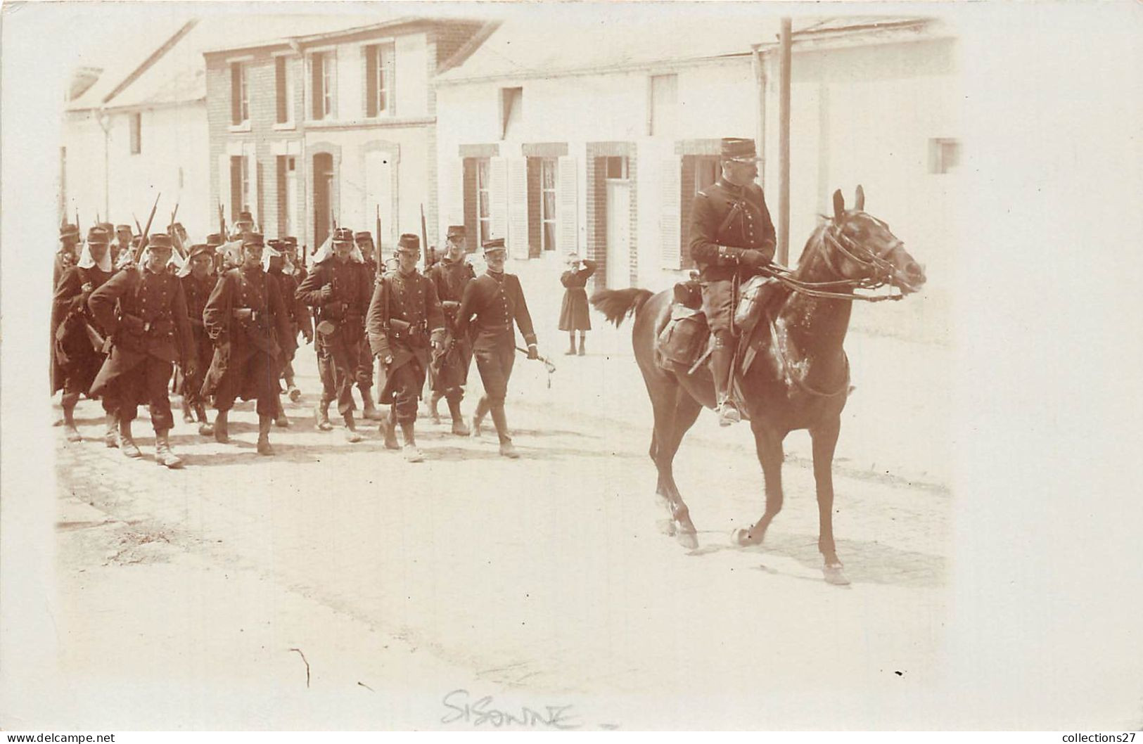 02-SISSONNE- CAMP- CARTE PHOTO MILITAIRE - Sissonne