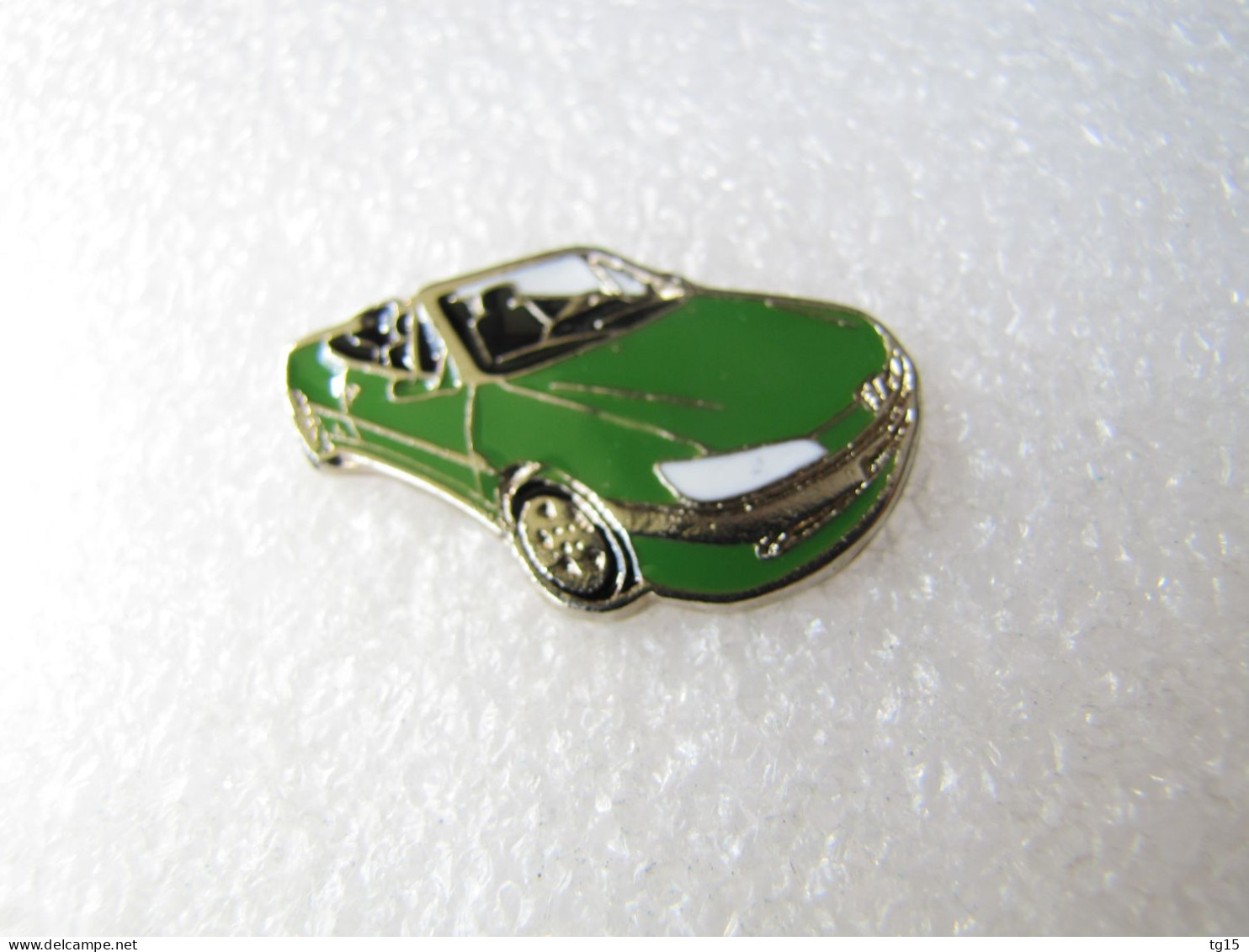 PIN'S    PEUGEOT  306 CABRIOLET   VERT  email a froid