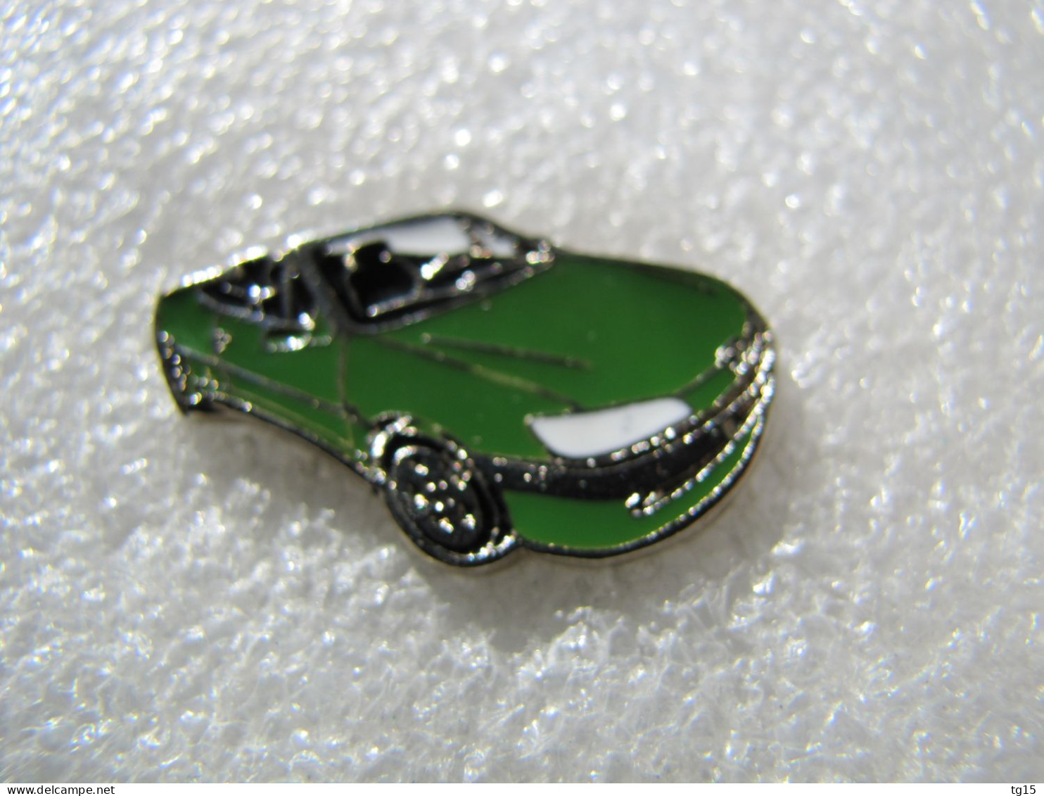 PIN'S    PEUGEOT  306 CABRIOLET   VERT  email a froid