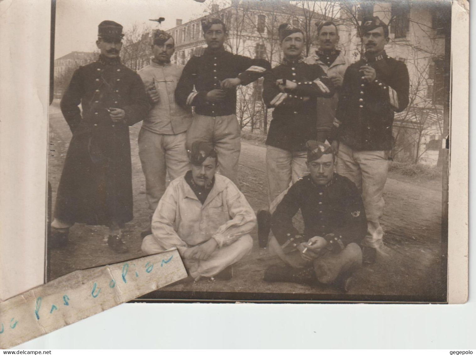 SAINT MIHIEL - Des Militaires Du 161ème Régiment D'Infanterie Posant Devant La Caserne Canrobert     ( Carte Photo ) 2/2 - Saint Mihiel