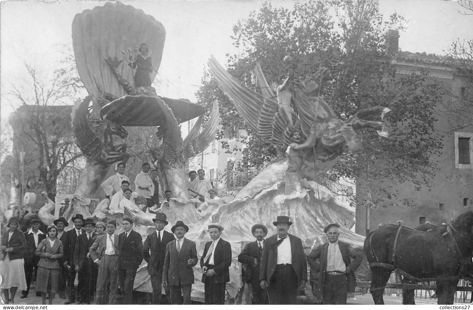84-APT- CARTE PHOTO - CAVALCADE 1931-CHAR DE LA COQUILLE OUVERTE - A CONTROLER - Apt