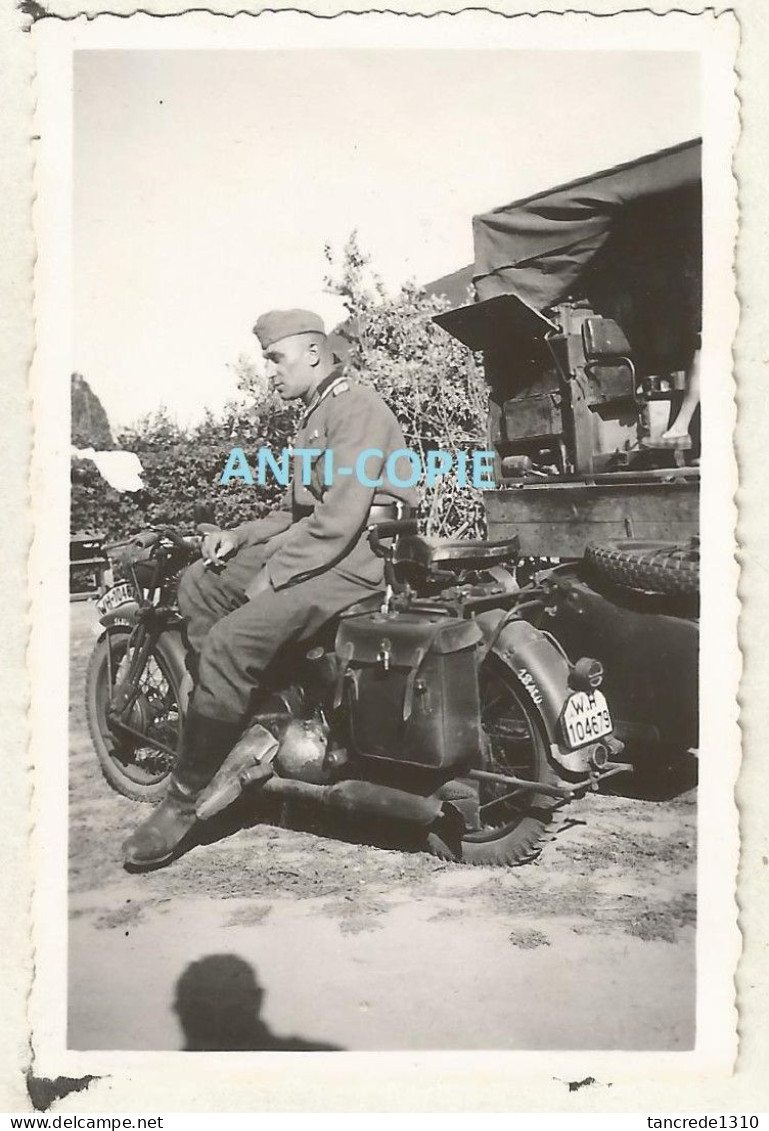 WW2 PHOTO ORIGINALE Soldat Allemand Motocycliste Moto Wehrmacht Mais Laquelle ? FRANCE 1940 OCCUPATION - 1939-45
