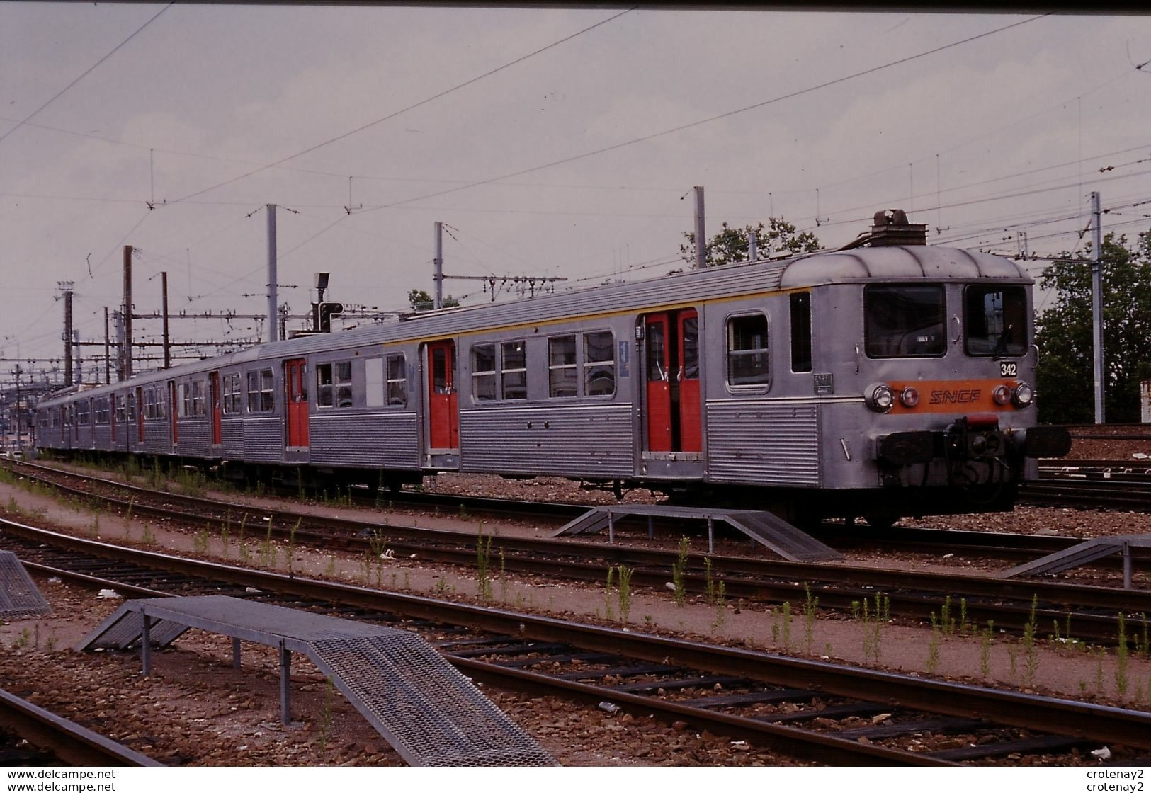 Photo Diapo Diapositive Slide Train Wagon Rame Banlieue SNCF Z 5342 1ère & 2ème Classe Le 05/07/1999 VOIR ZOOM - Diapositives