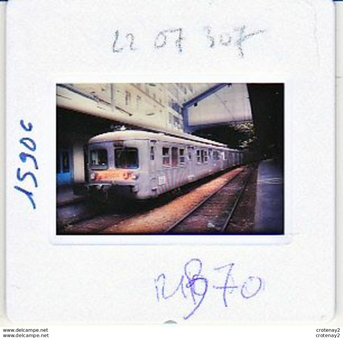 Photo Diapo Diapositive Slide Train Zug Wagon Rame Banlieue SNCF N°56 à PARIS GARE ST LAZARE Le 05/07/1999 VOIR ZOOM - Diapositives