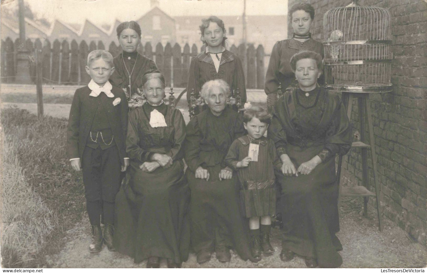 CARTE PHOTO - Photographie - Des Femmes Avec Leur Mère Et Leurs Enfants - Carte Postale Ancienne - Fotografie