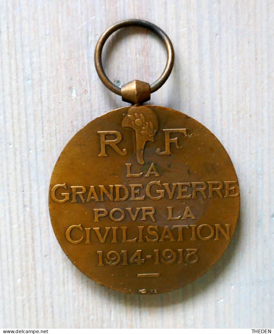 Médaille Commémorative Interalliée Morlon Guerre 14-18 En Bronze - France