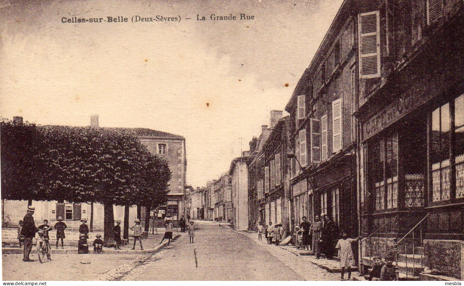 CPA -   CELLES - Sur - BELLE .  (79)  La Grande Rue -  Café Des ...?   1926 - Celles-sur-Belle