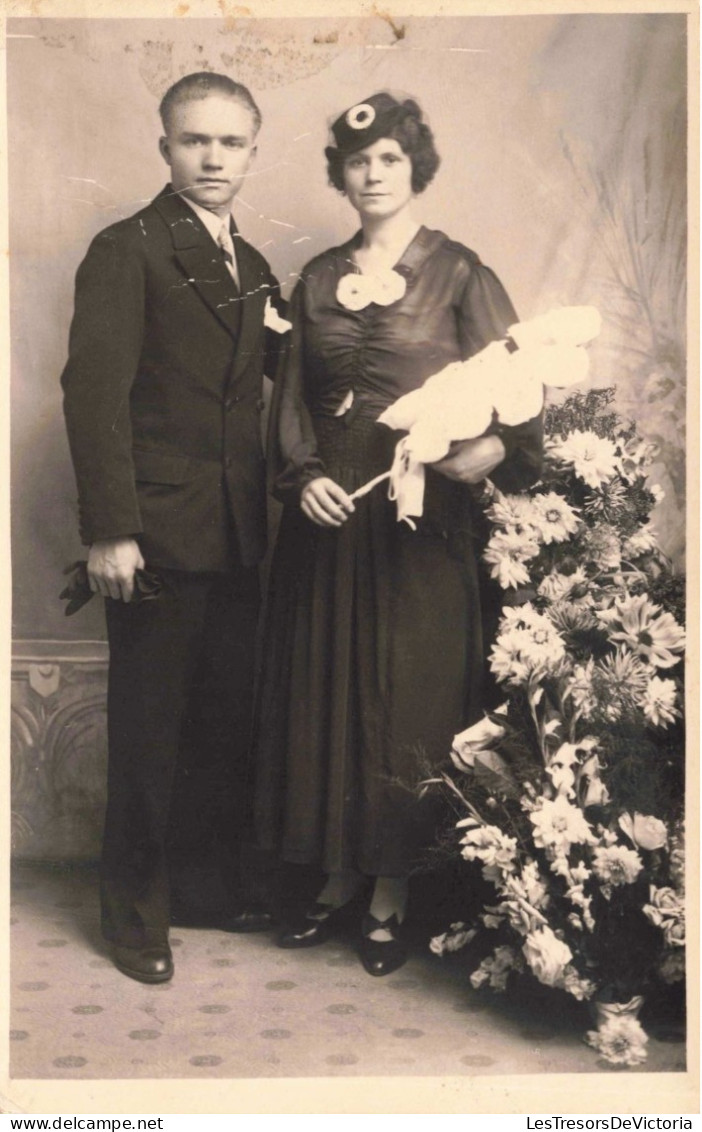 CARTE PHOTO - Couple - Un Couple Prenant La Pose  - Carte Postale Ancienne - Paare