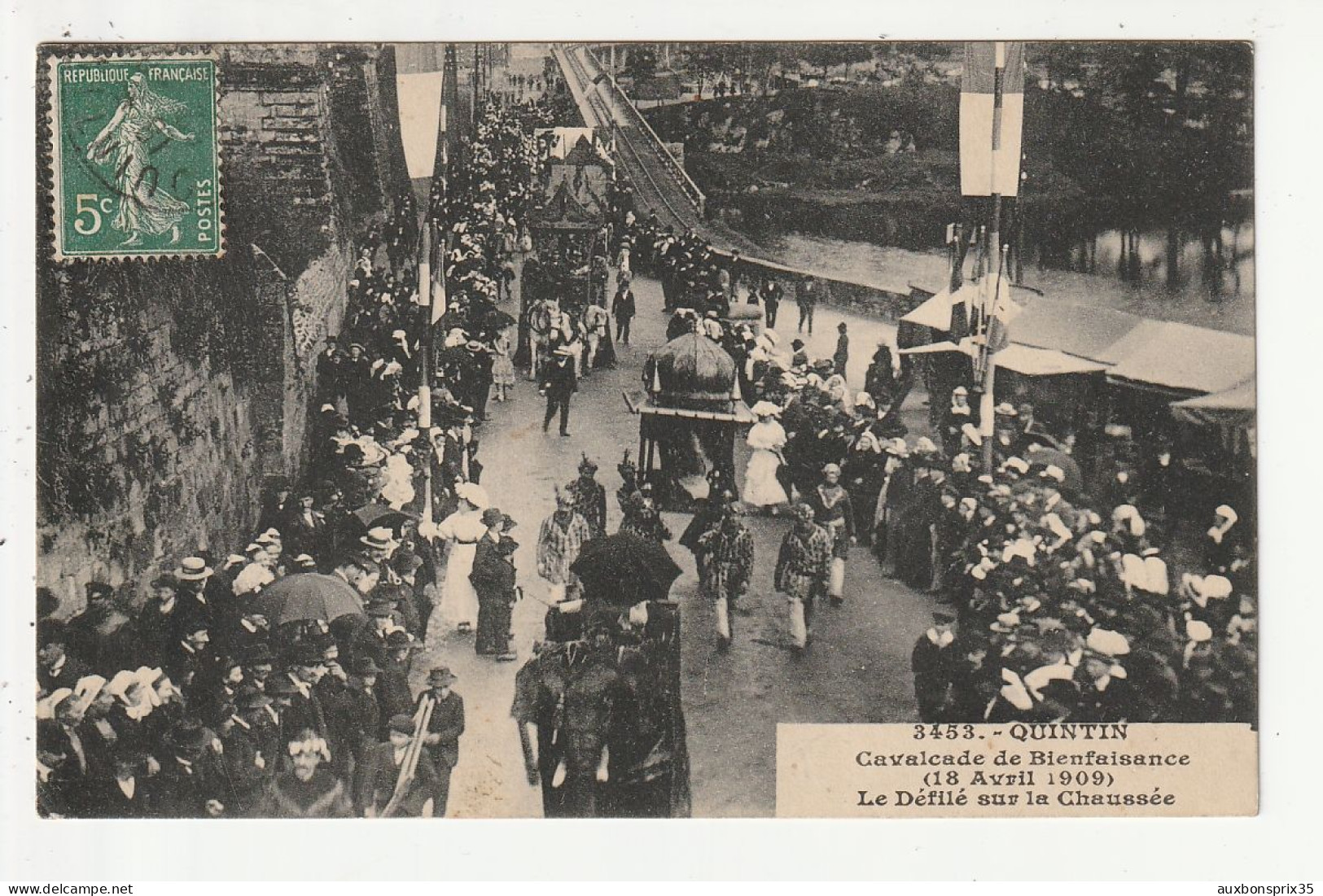 QUINTIN - CAVALCADE DE BIENFAISANCE (18 AVRIL 1909) - LE DEFILE SUR LA CHAUSSEE - 22 - Quintin