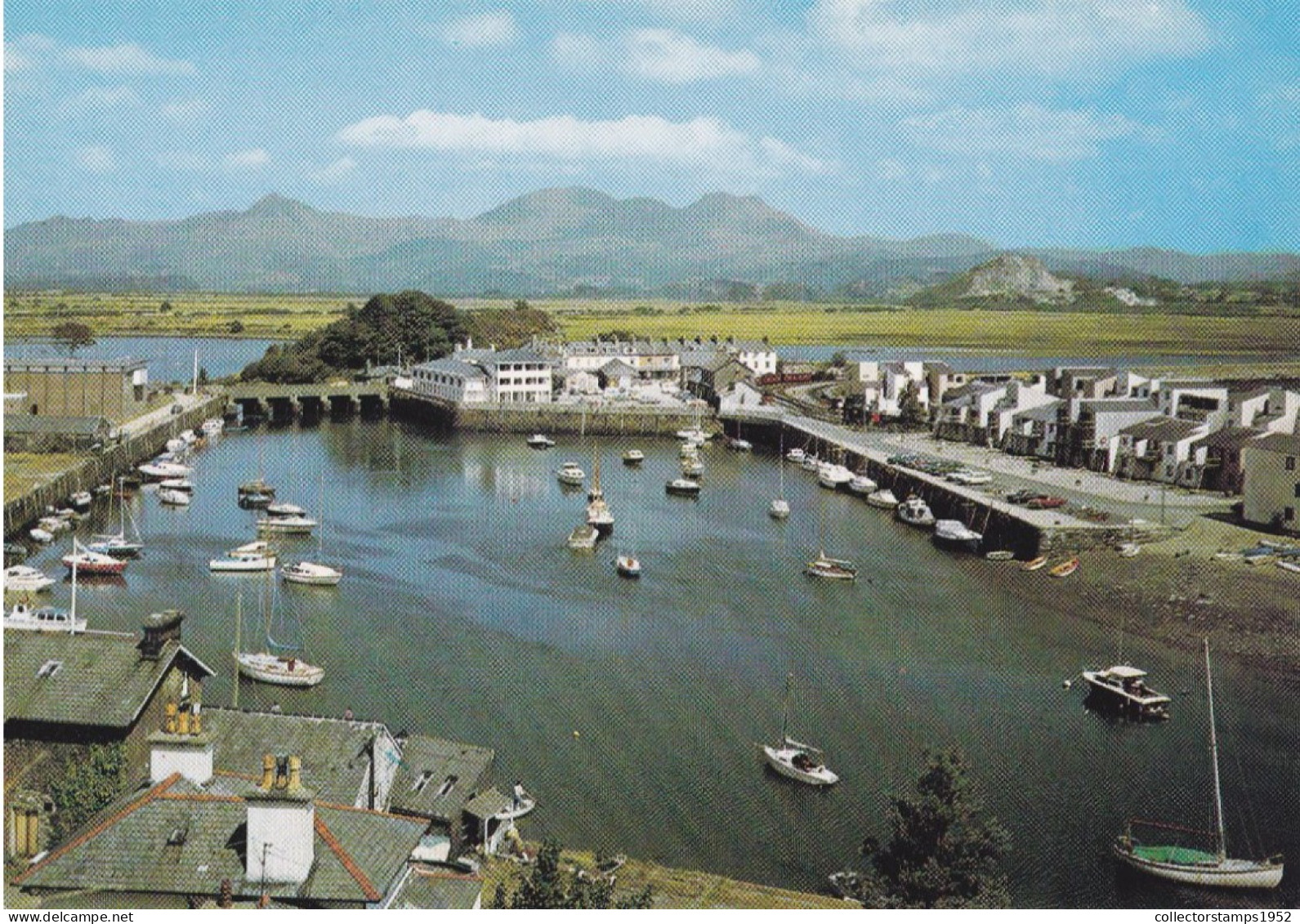 GWYNEDD, PORTHMADOG HARBOUR, CNICHT, MOELWYNS, FESTINIOG RAILWAY, PORT, UNITED KINGDOM - Gwynedd