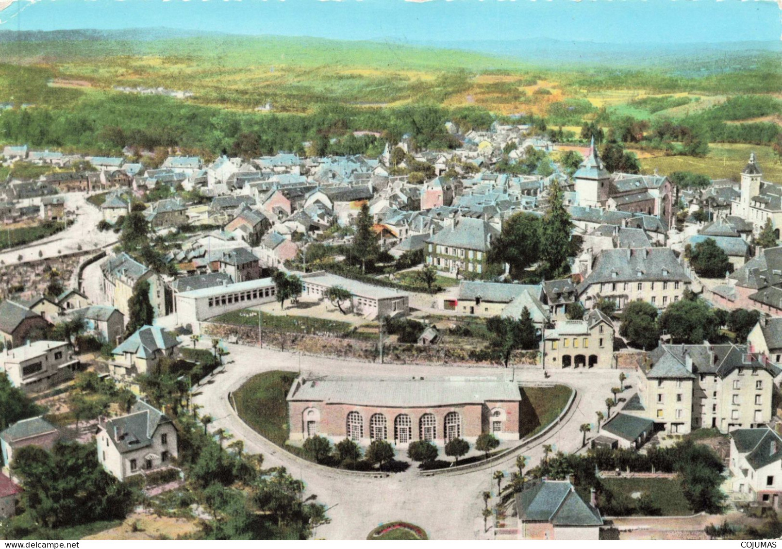 19 - EGLETONS - C00053 -  Vue Générale Et La Salle Des Fêtes - CPSM - 15X10 Cm - Egletons