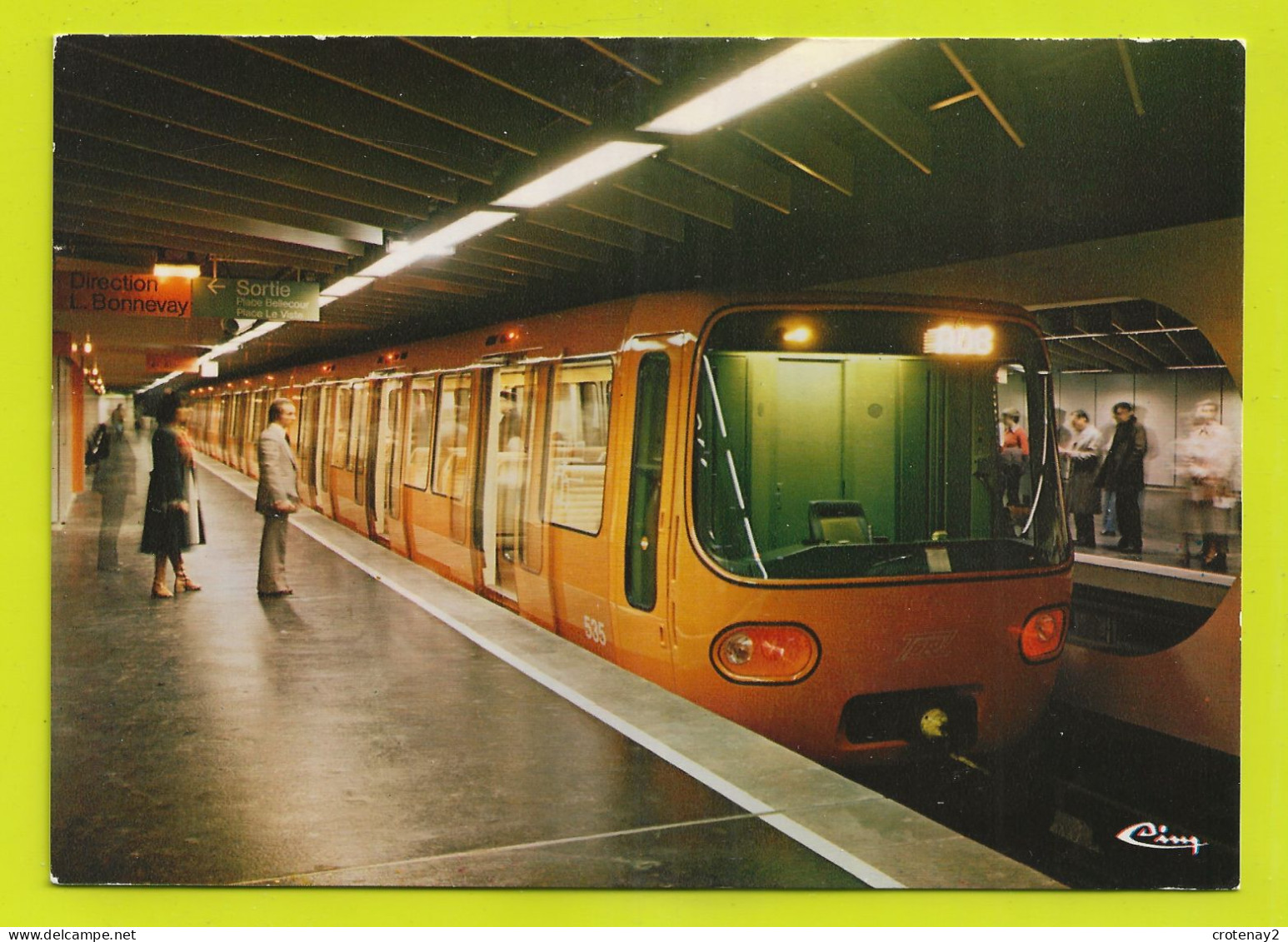 Le METRO De Lyon Station BELLECOUR Direction Bonnevay Rame 535 VOIR DOS - Métro