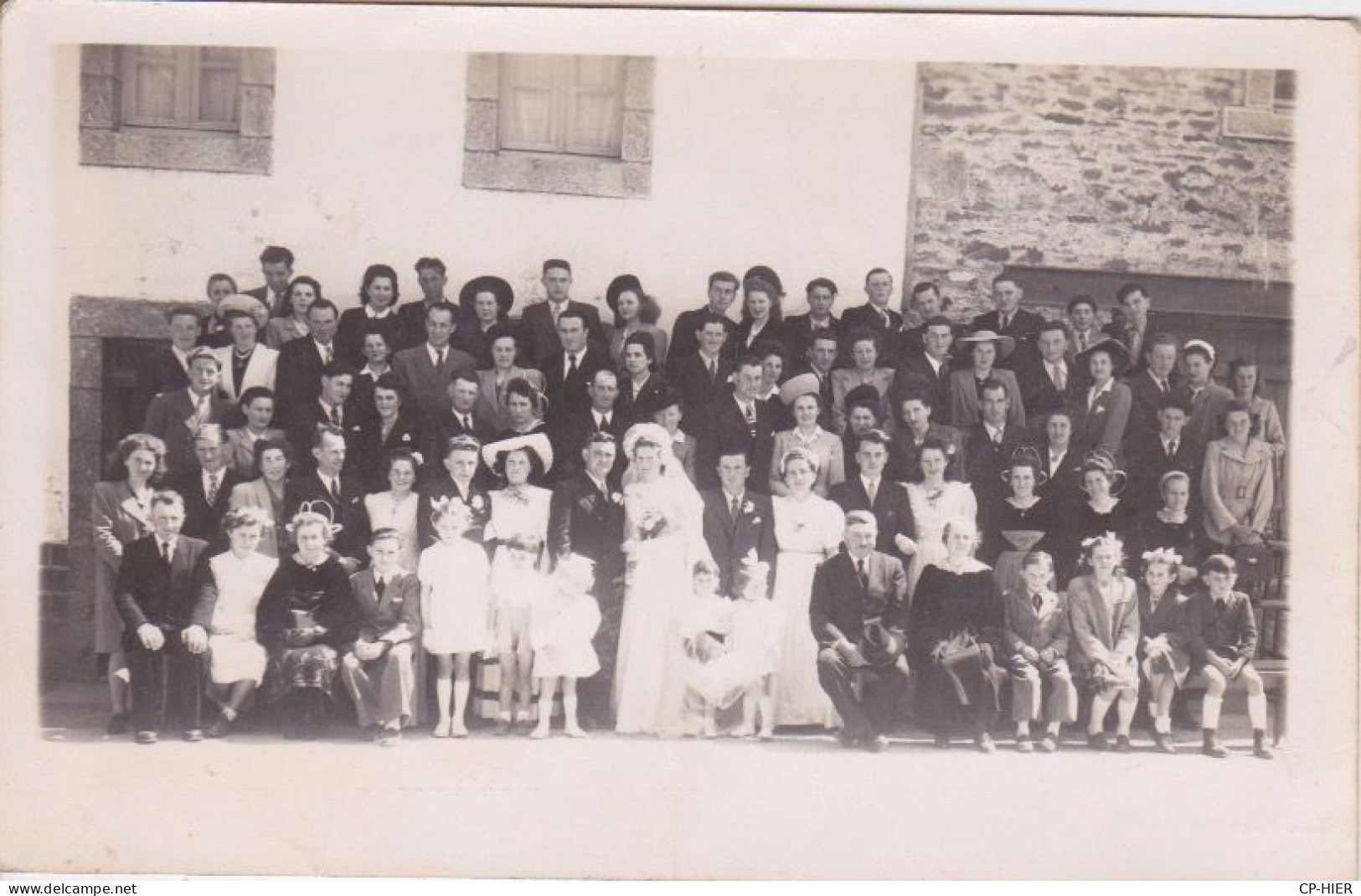 PHOTO DE GROUPE - NOCE DE MARIAGE   - CARTE-PHOTO NON SITUE - DOS VIERGE - Noces