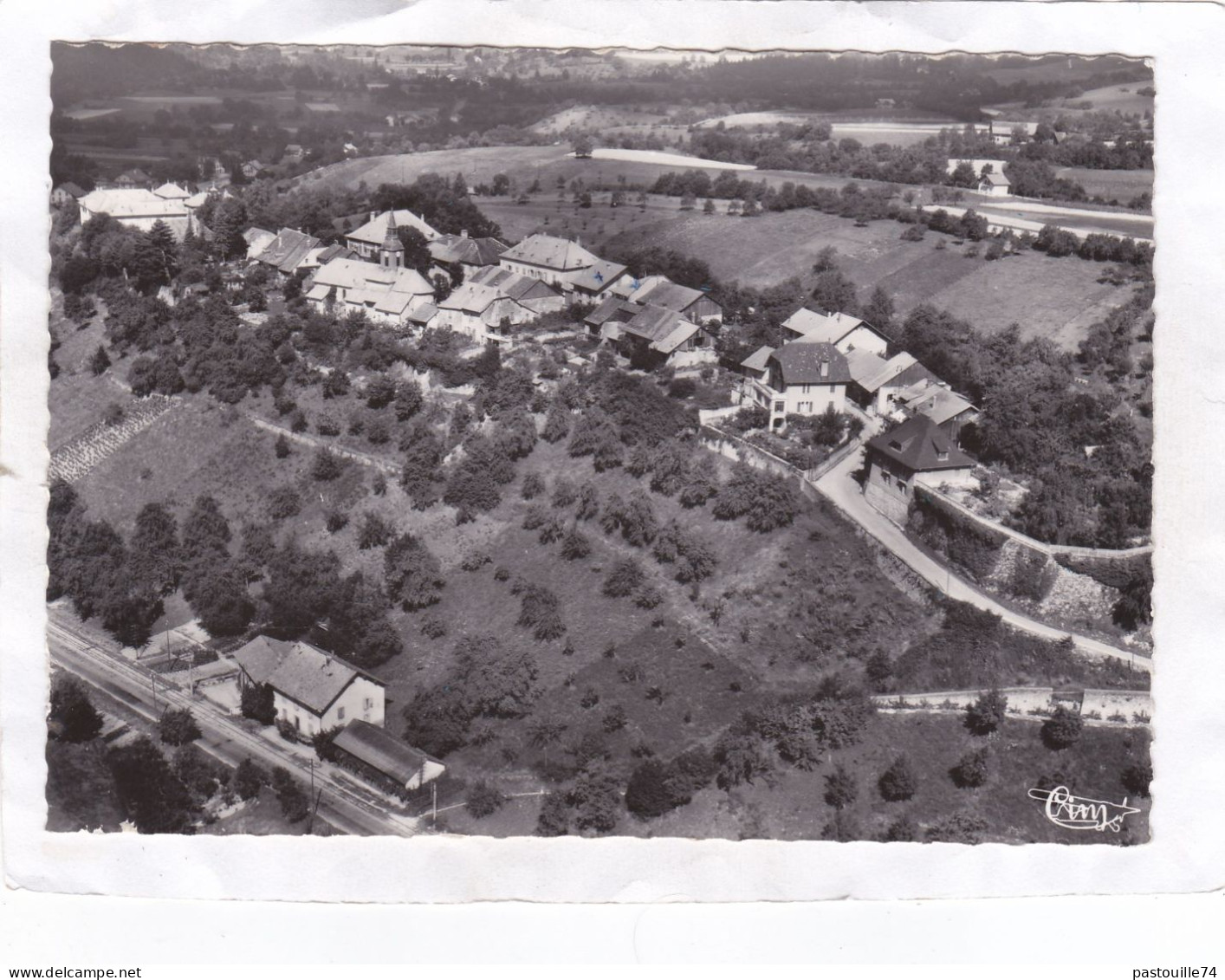 CPM. 14,5 X 10,5 -  BONNE-s-MENOGE  - Vue Panoramique Aérienne - Haute-Bonne. (ligne Du C.E.N En Bas à Gauche) - Bonne