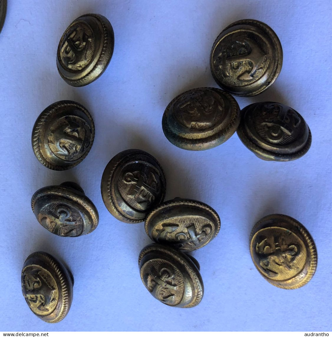 Lot De 19 Boutons Anciens D'uniforme Militaire - MILITARIA - Ancre Marine H. J. M. Et M. D. Paris - Knoppen