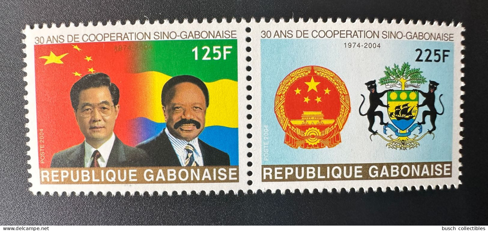 Gabon Gabun 2004 Mi. 1667 - 1668 30 Ans De Coopération Sino-Gabonaise Chine China Bongo Flag Drapeau Coat Of Arms - Postzegels