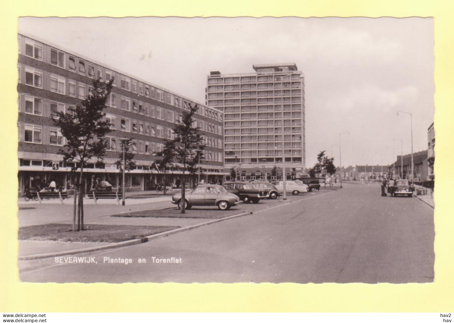 Beverwijk  Plantage En Torenflat, Auto's   RY17917 - Beverwijk