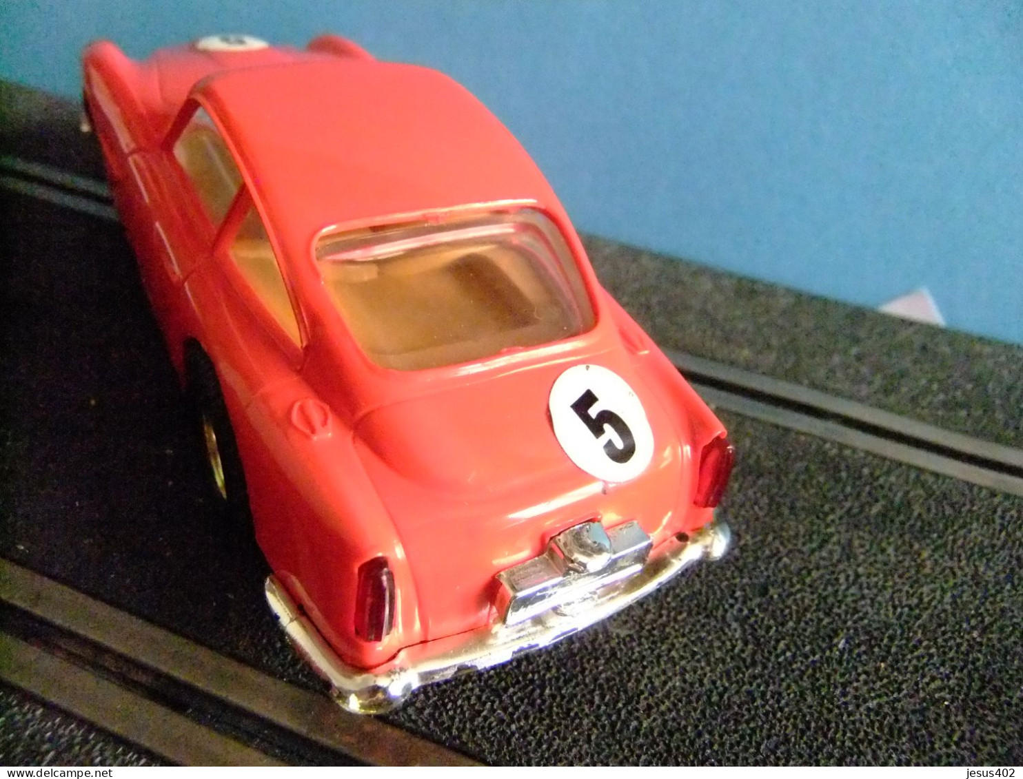 VOITURE SCALEXTRIC TRI-ANG ASTON MARTIN GT ROUGE DB 4 PHARES AVEC LUMIÈRES