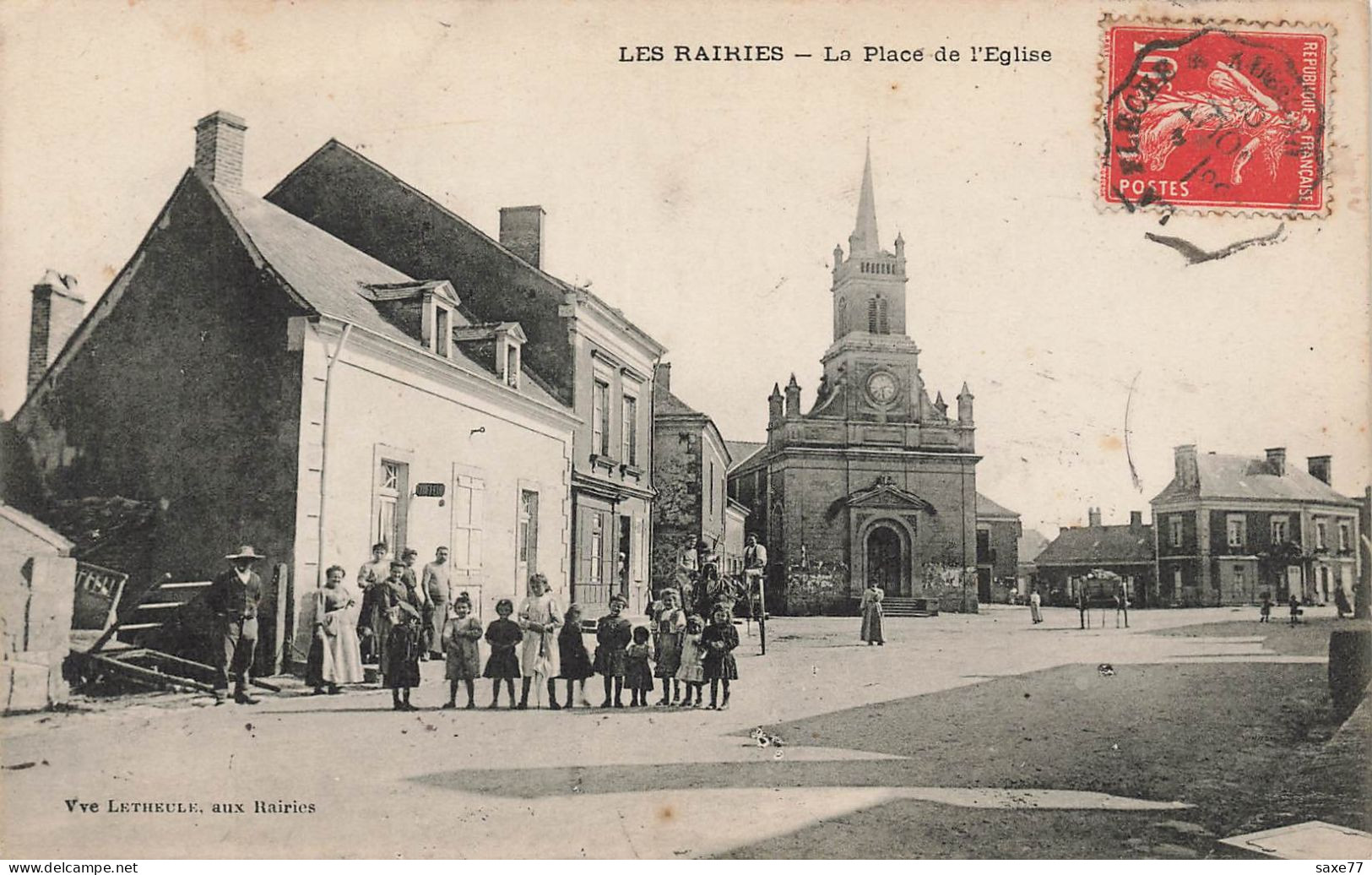 LES RAIRIES - La Place De L'Eglise - Animée - Rioz