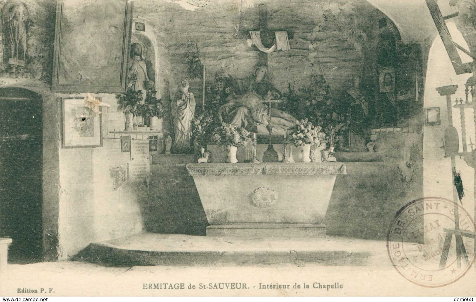 Limay Près De Mantes CPA 78 Yvelines Ermitage De St Sauveur Intérieur De La Chapelle Autel (petit Trou Dans La Carte - Limay