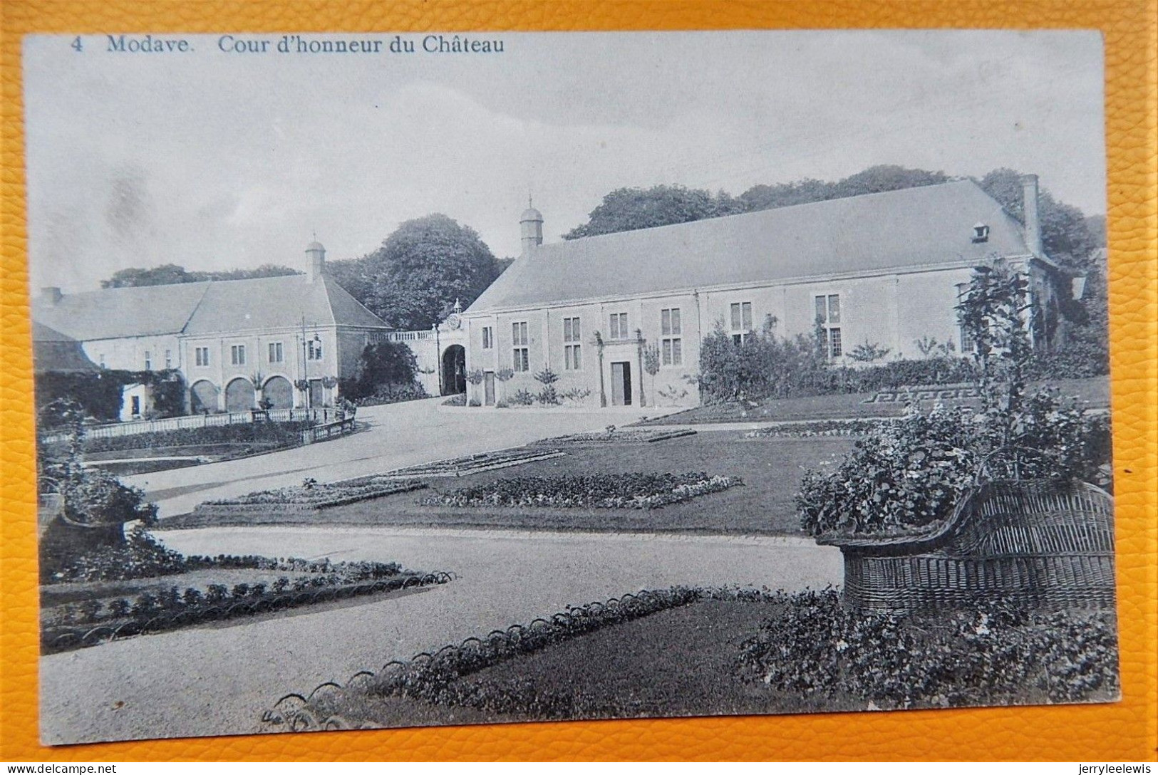 MODAVE  - Cour D'Honneur Du Château - Modave