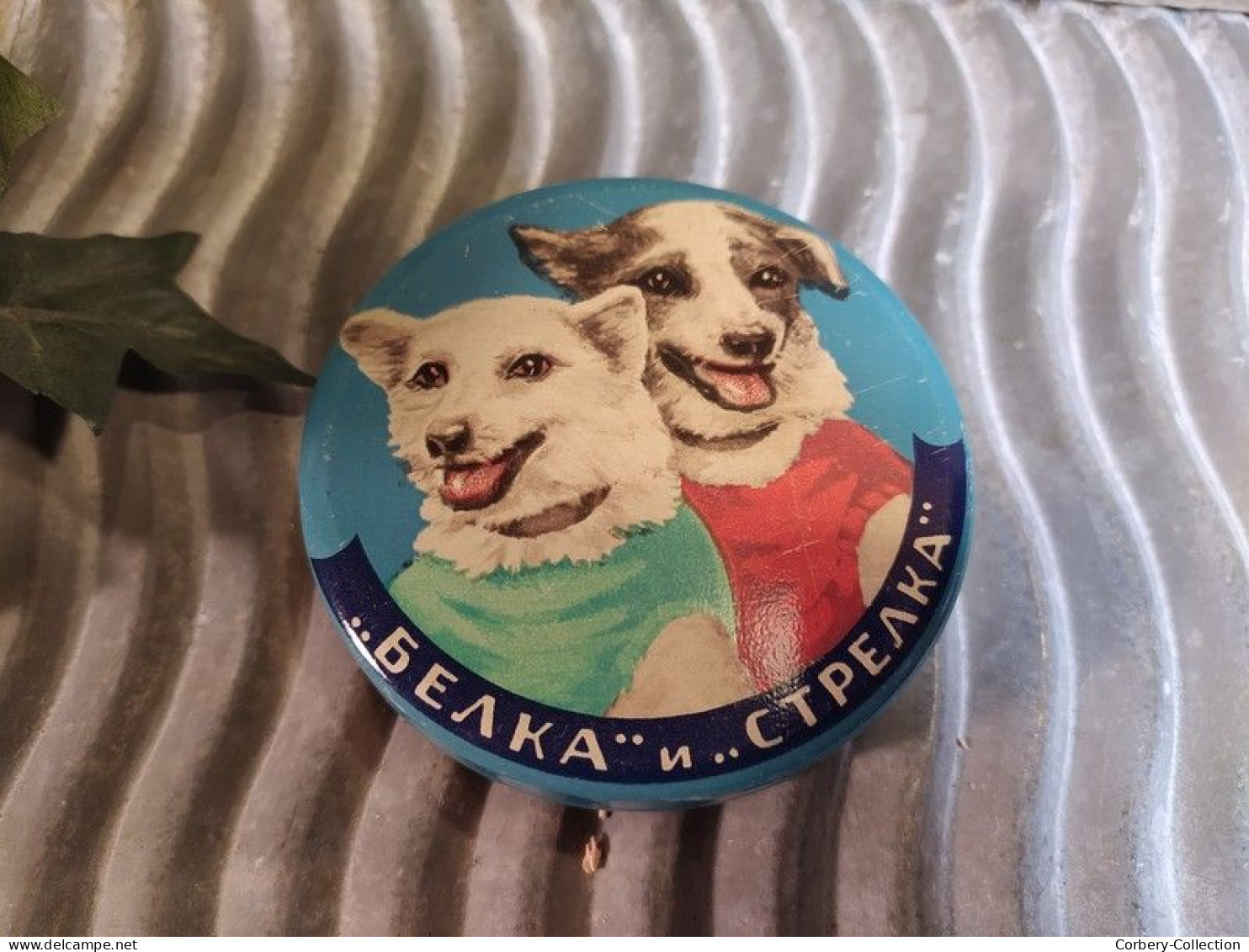 Boite 1960s USSR Vintage Russian Soviet Space Dog Belka Strelka Sputnik Tin Box - Chemist's