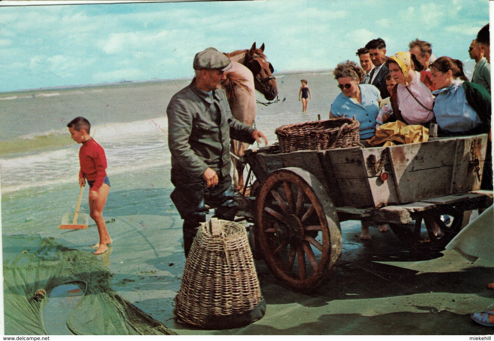 PECHEUR DE CREVETTES -GARNAALVISSER -crevette-garnaal-pêche - Oostduinkerke