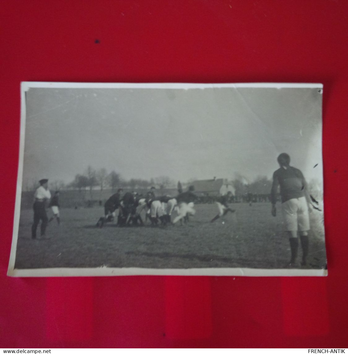 PHOTO PARTIE DE FOOTBALL PETITE FONTAINE LIEU A IDENTIFIER - Sports