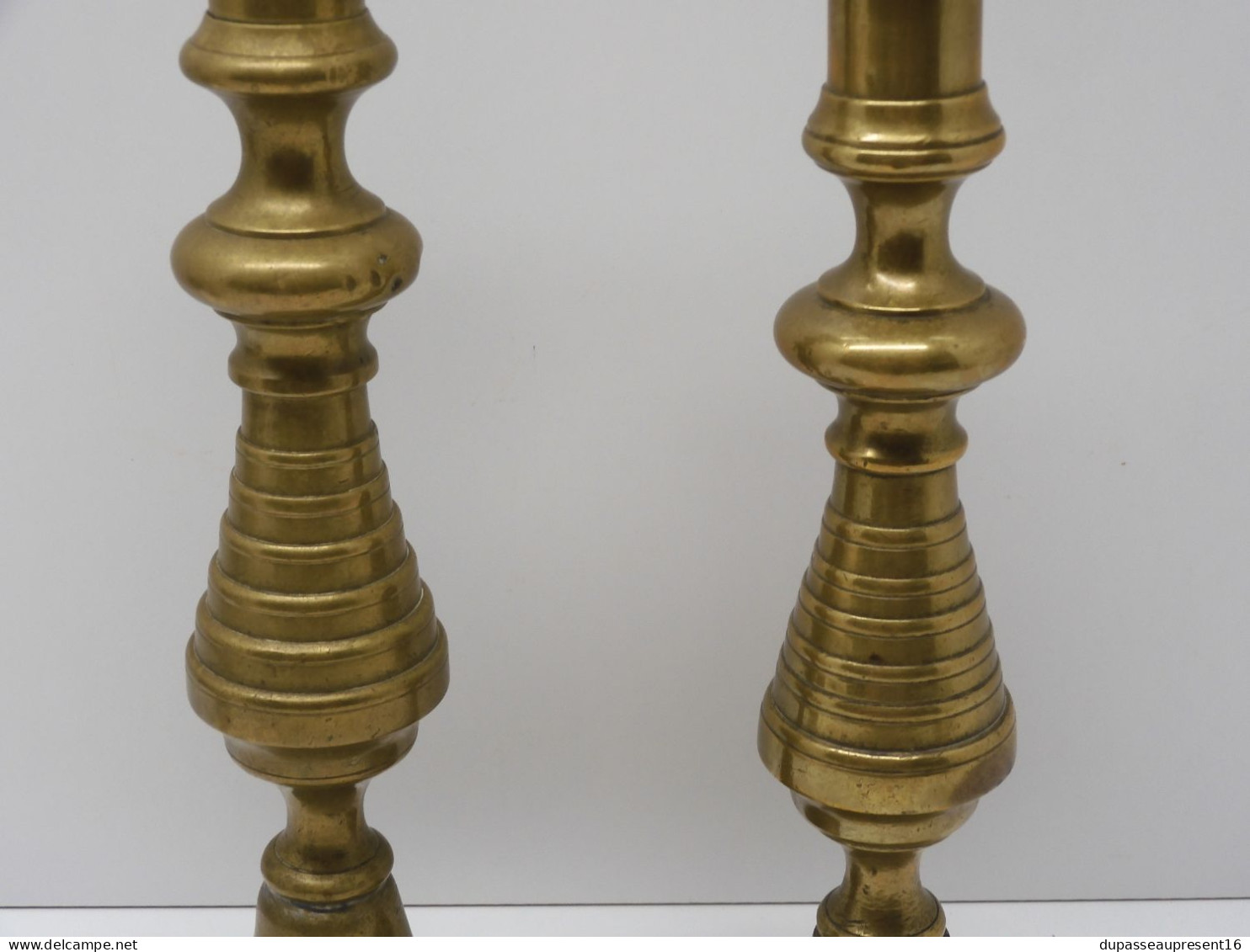 -BELLE ANCIENNE PAIRE De BOUGEOIRS BRONZE Déco Table BOUGIE COLLECTION  E - Chandeliers, Candelabras & Candleholders